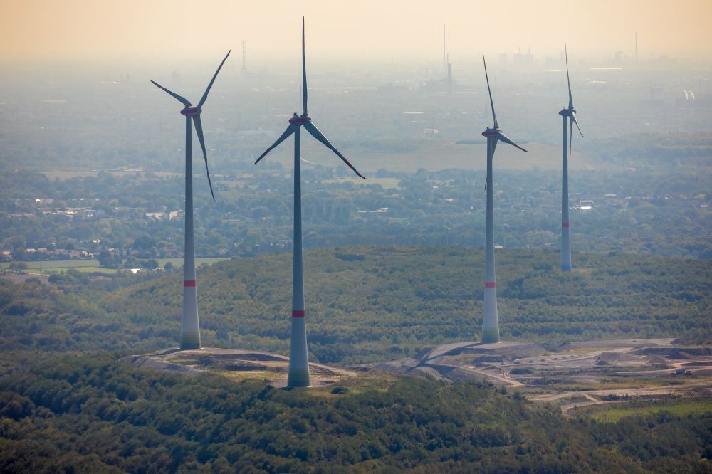 Aerial image Hünxe - Wind turbines on the site of the former mining dump Lohberg in Huenxe in the state of North Rhine-Westphalia, Germany