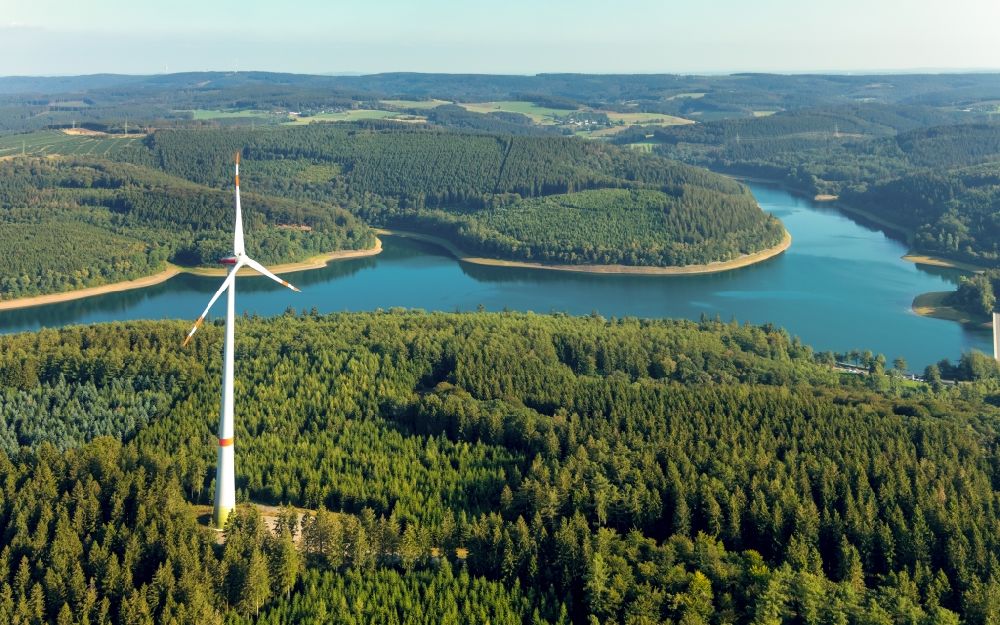Lüdenscheid from the bird's eye view: Wind turbine windmills (WEA) in a forest area overlooking the Versetalsperre of the Verse in Luedenscheid in the state North Rhine-Westphalia, Germany