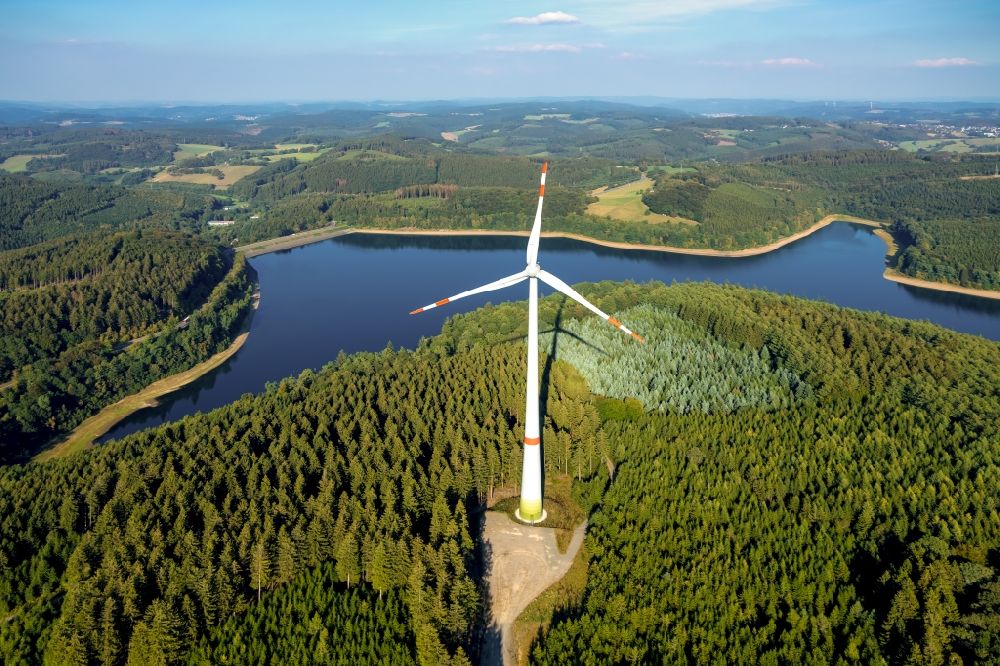 Aerial photograph Lüdenscheid - Wind turbine windmills (WEA) in a forest area overlooking the Versetalsperre of the Verse in Luedenscheid in the state North Rhine-Westphalia, Germany