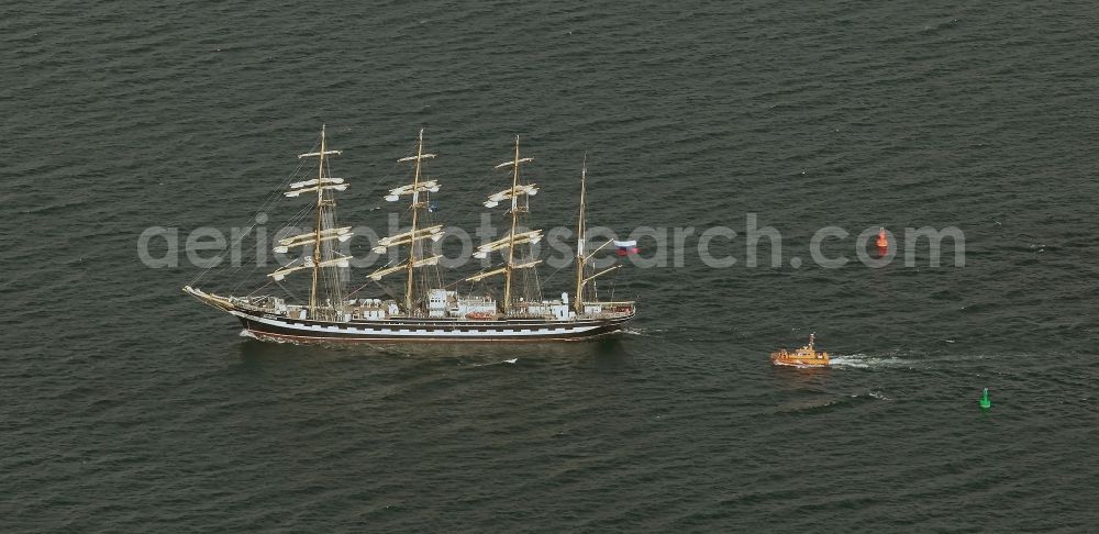 Aerial photograph Rostock - Windjammer on the Baltic Sea in Warnemuende in Rostock in Mecklenburg - Western Pomerania