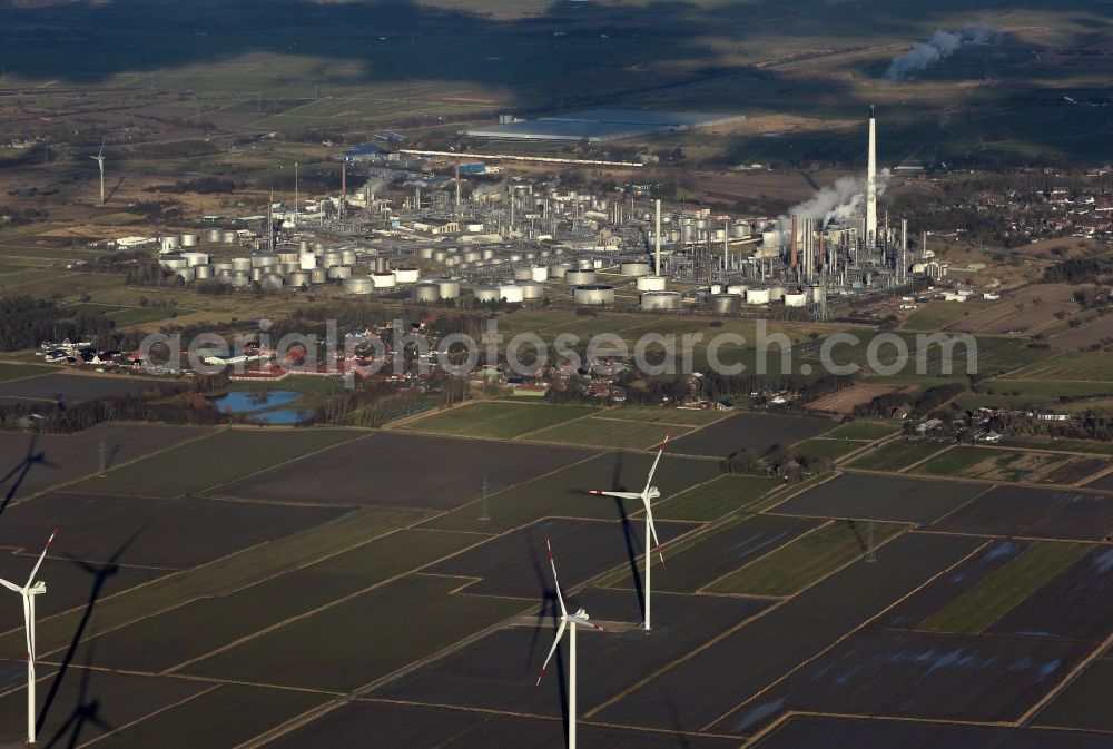 Aerial image Wöhrden - Wind turbines at the premises of the mineral oil producer Heide Refinery GmbH in Hemmingstedt in Schleswig-Holstein