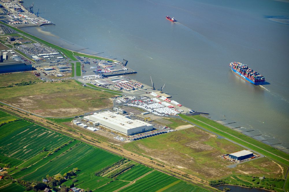 Aerial image Cuxhaven - Storage and open spaces of the wind turbine assembly and production facility in the industrial area of the Siemens offshore wind turbine plant in Cuxhaven in the state Lower Saxony, Germany