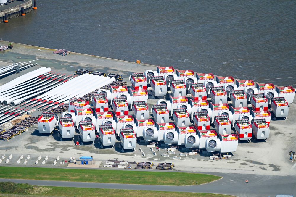 Aerial photograph Cuxhaven - Storage and open spaces of the wind turbine assembly and production facility in the industrial area of the Siemens offshore wind turbine plant in Cuxhaven in the state Lower Saxony, Germany