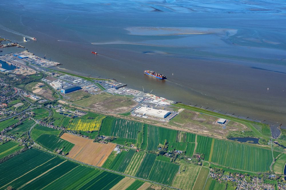 Cuxhaven from the bird's eye view: Storage and open spaces of the wind turbine assembly and production facility in the industrial area of the Siemens offshore wind turbine plant in Cuxhaven in the state Lower Saxony, Germany