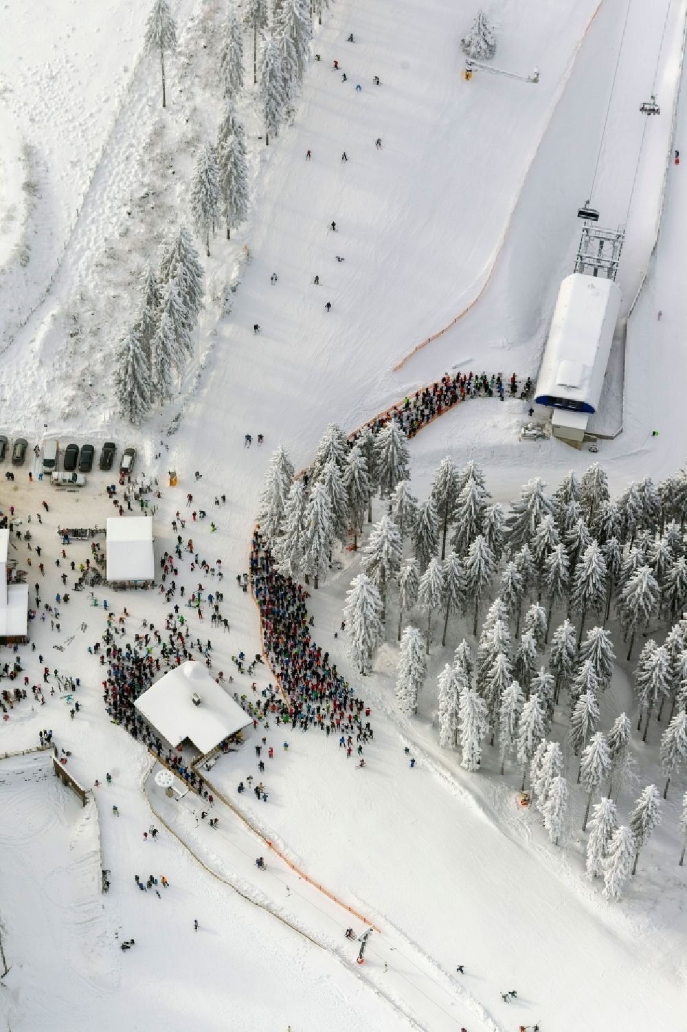 Aerial photograph Winterberg - Winter - View of the slope covered with snow, and snow skiing site with apres-ski - rest stop in Winterberg in North Rhine-Westphalia NRW