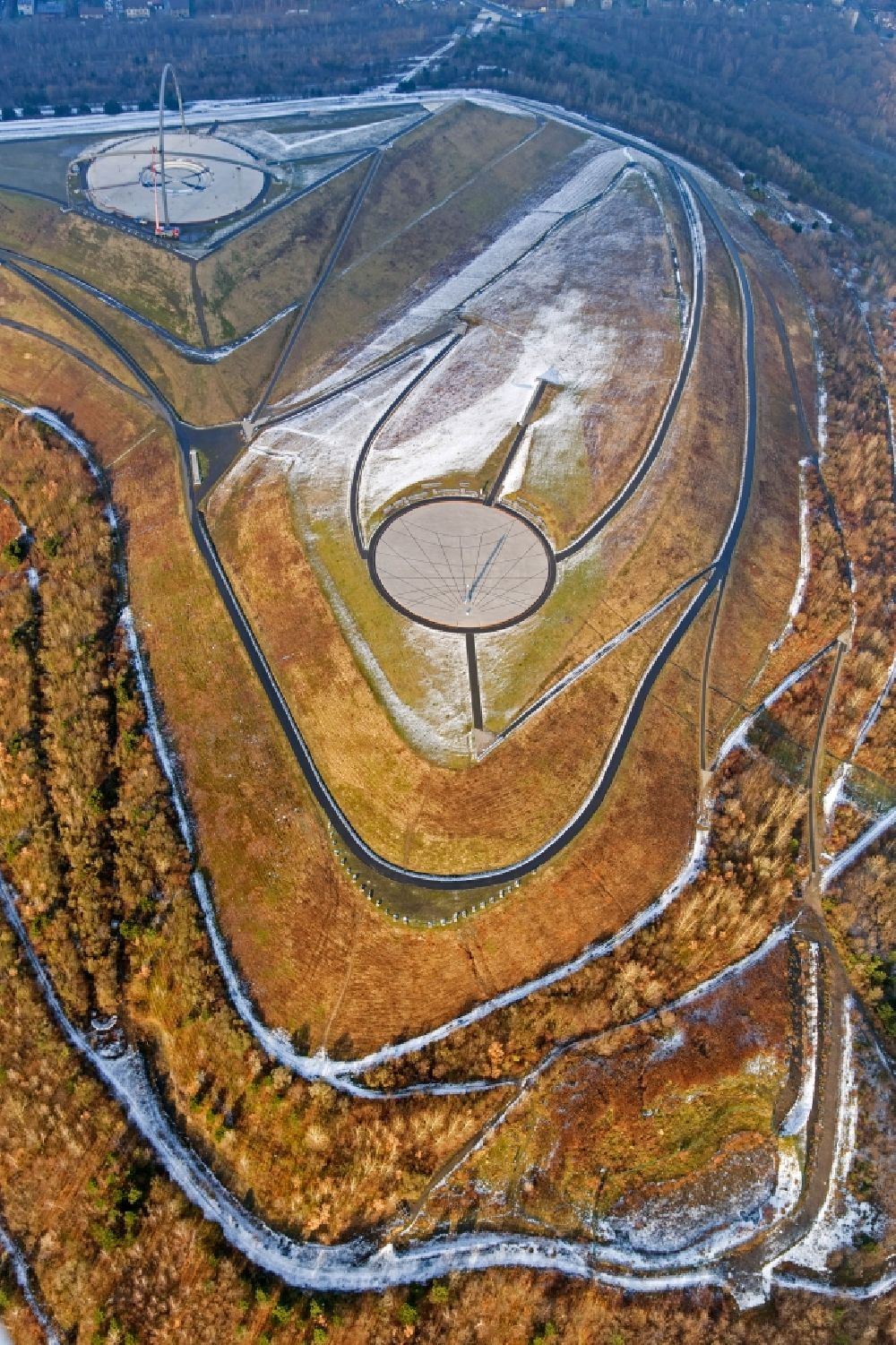 Aerial photograph Herten - Snowy winter landscape park Emscherbruch heap near Herten