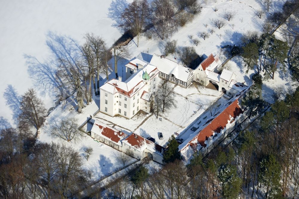 Aerial photograph Berlin - Winter covered with snow castle Grunewald at Grunewaldsee in Berlin