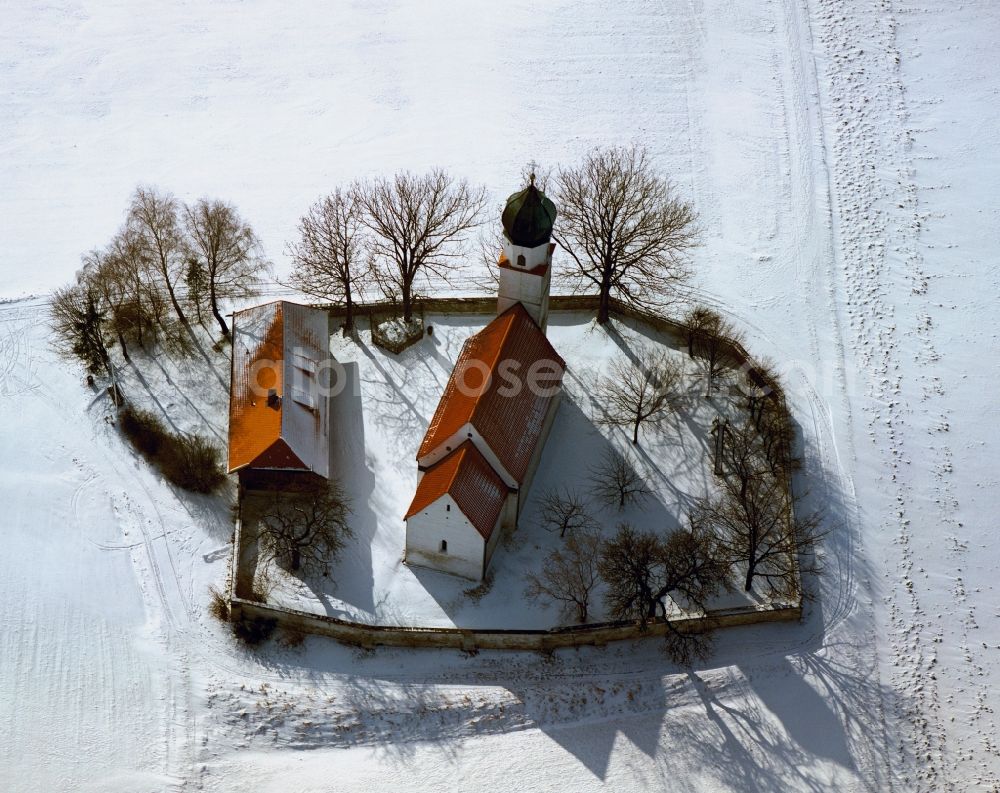 Essenbach from the bird's eye view: The wintry, snow-covered church of St. Wolfgang in Essenbach in the state of Bavaria