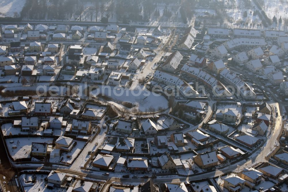 Aerial photograph Magdeburg - Wintry snowy new built single family house settlement Am Birnengarten in the district Ottersleben in Magdeburg in the federal state Saxony-Anhalt. Responsible for the developement is the MAWOG Grundstuecks GmbH