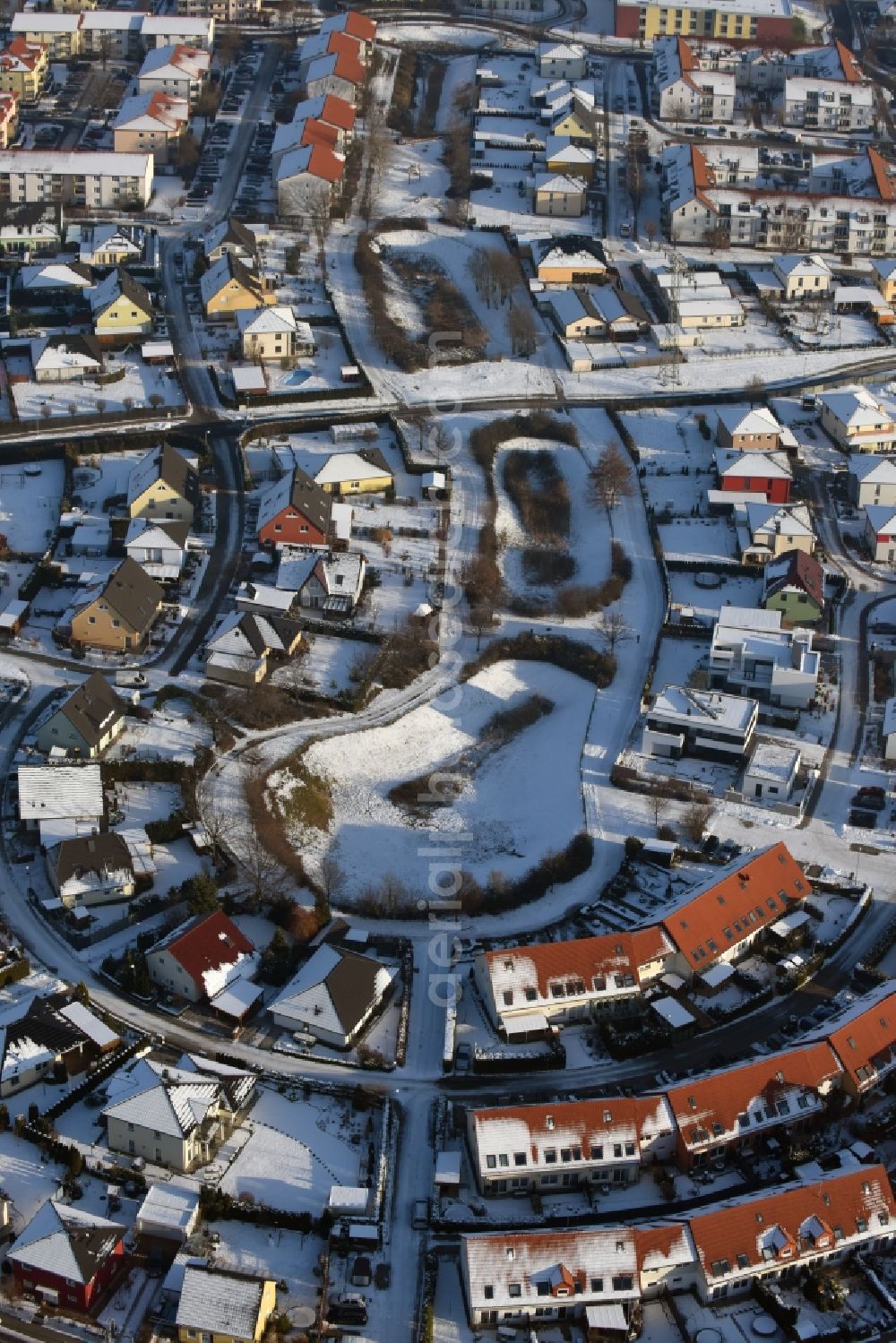 Aerial image Magdeburg - Wintry snowy new built single family house settlement Am Birnengarten in the district Ottersleben in Magdeburg in the federal state Saxony-Anhalt. Responsible for the developement is the MAWOG Grundstuecks GmbH