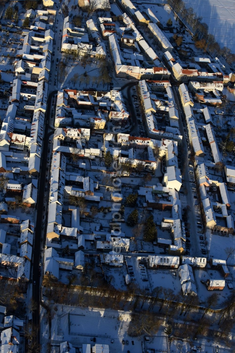 Altlandsberg from the bird's eye view: Wintry snowy Town View of the streets and houses of the residential areas in Altlandsberg in the state Brandenburg