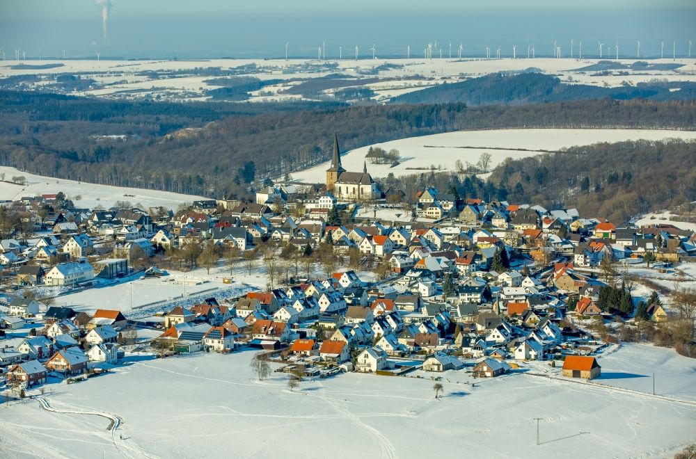 Rüthen from above - Wintry snowy townscape with streets and houses of the residential areas in the district Kallenhardt in Ruethen in the state North Rhine-Westphalia