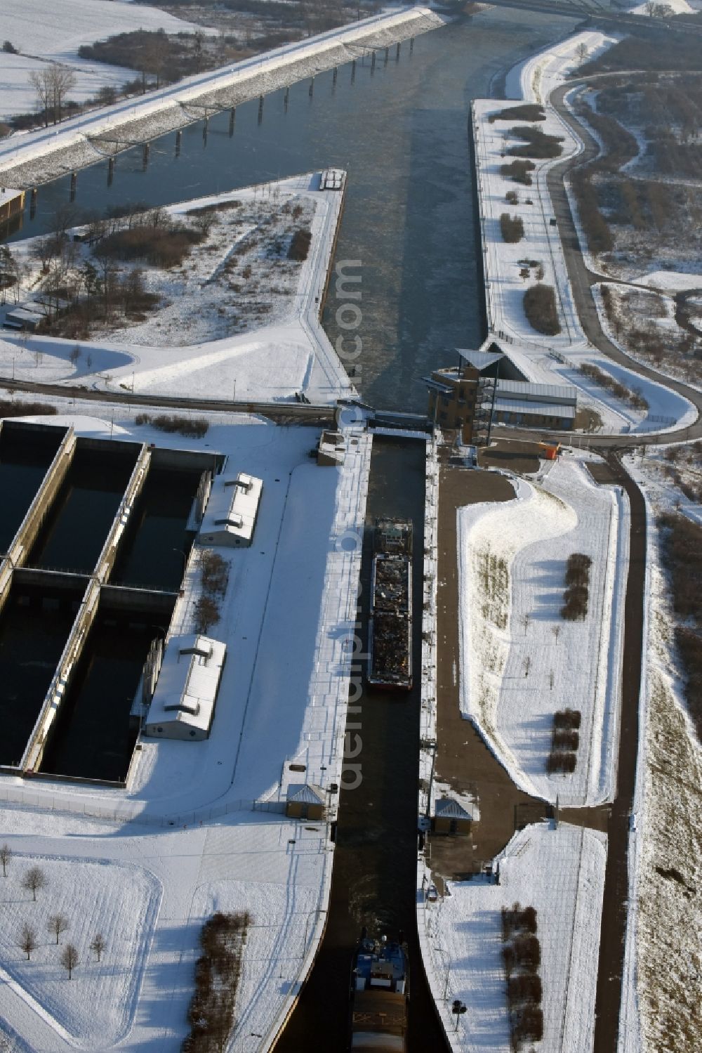 Aerial photograph Rothensee - Wintry snowy lock on the banks of the waterway Mittellandkanal and the Rothenseer channel in Rothensee in Saxony-Anhalt