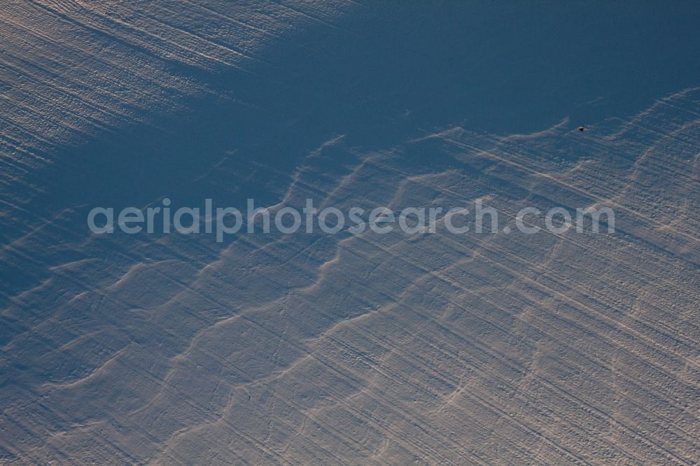 Aerial photograph Néewiller-prés-Lauterbourg - Wintery snow- covered structures on agricultural fields in Neewiller-pres-Lauterbourg in Grand Est, France