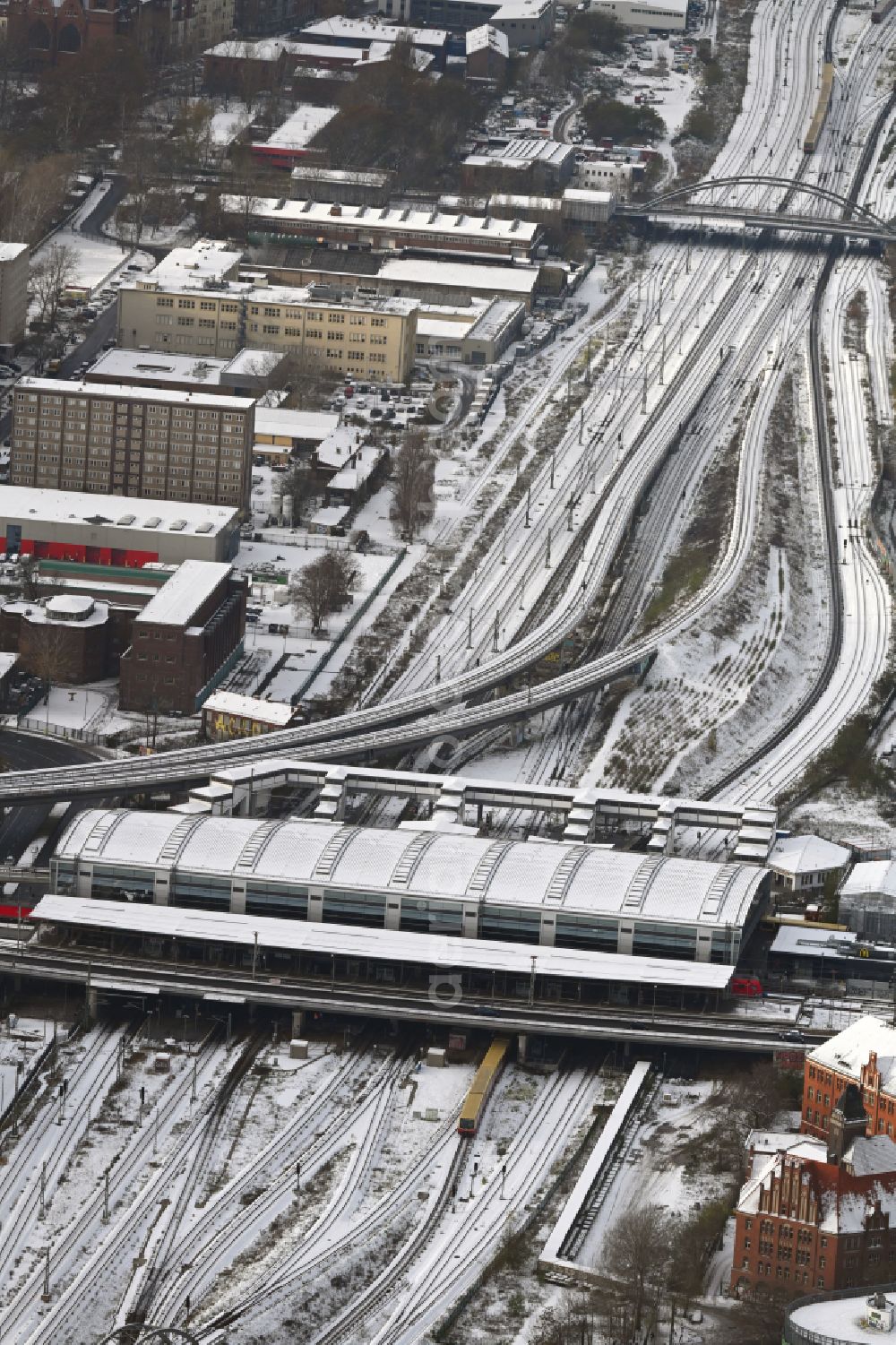 Aerial image Berlin - Wintry snowy route expansion station -Warschauer road to east cross rail station Ostkreuz Friedrichshain district of Berlin