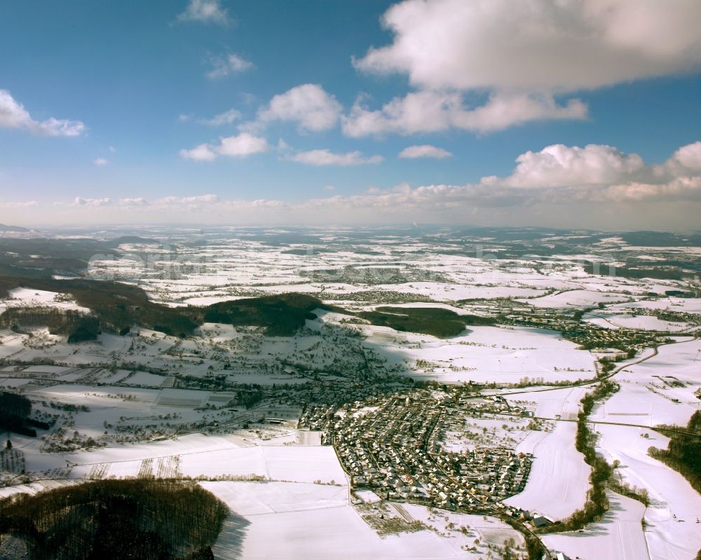 Aerial photograph Göppingen - Winterly snow-covered landscape in Goeppingen in the state of Baden-Wuerttemberg. Goeppingen is located in the foothills of the Swabian Alb, in the valley of the river Fils. The landscape is characterised by soft hills and foothills. Amidst the winter landscape, Goeppingen, wind wheels and forest is located