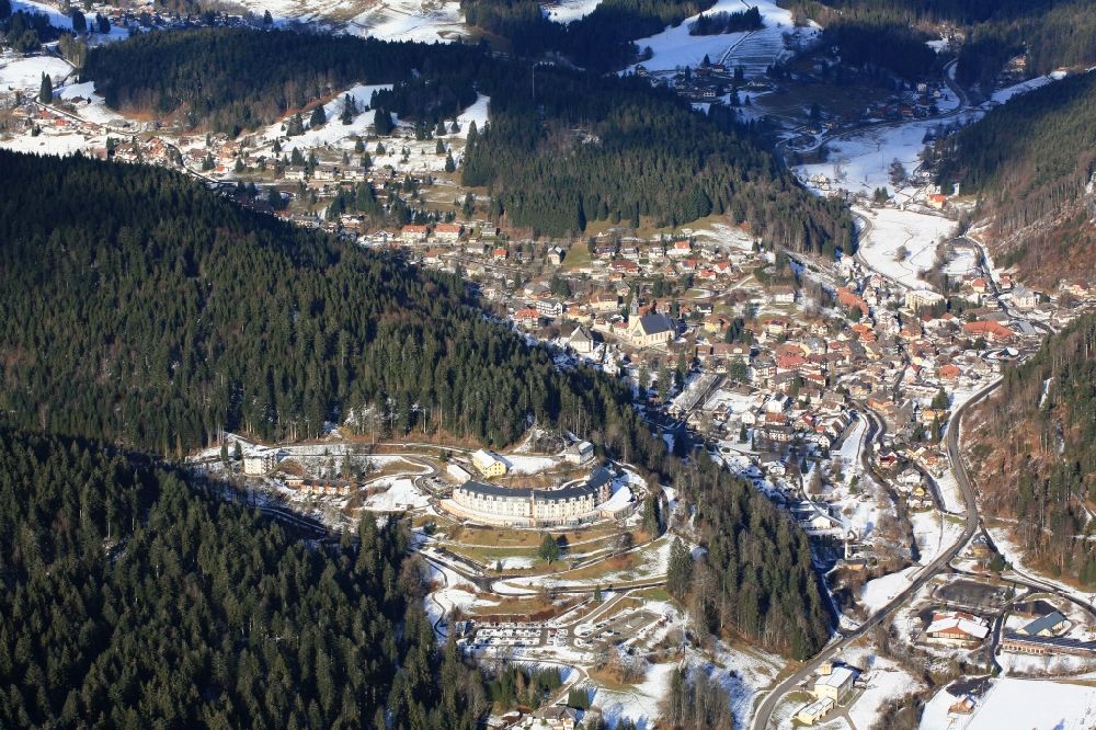 Aerial photograph Todtmoos - Town View of Todtmoos in the state of Baden-Wuerttemberg in the wintertime. The recreation area lies in the Black Forest and is known by the anual dog sled races