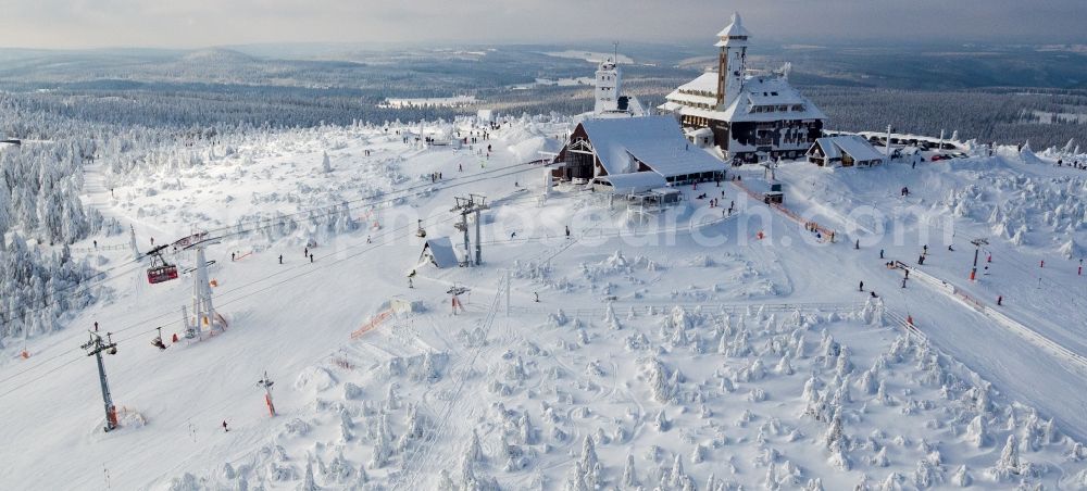 Aerial photograph Kurort Oberwiesenthal - Wintry snowy mountain slope with downhill ski aerea on Fichtelberg in Kurort Oberwiesenthal in the state Saxony, Germany