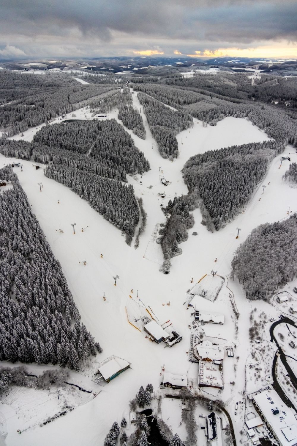 Aerial image Winterberg - Wintry snowy mountain slope with downhill ski slope and cable car - lift on Poppenberg in Winterberg at Sauerland in the state North Rhine-Westphalia, Germany