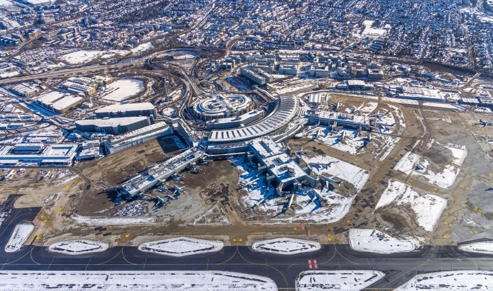 Aerial image Düsseldorf - Wintry snowy dispatch building and terminals on the premises of the airport in Duesseldorf in the state North Rhine-Westphalia, Germany