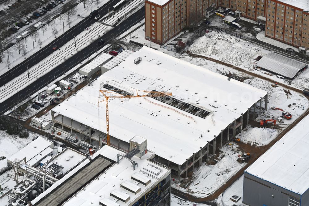 Aerial image Berlin - Wintry snowy demolition and dismantling of the disused old power plant hall of the thermal power plant on Rhinstrasse in the Marzahn district in Berlin, Germany