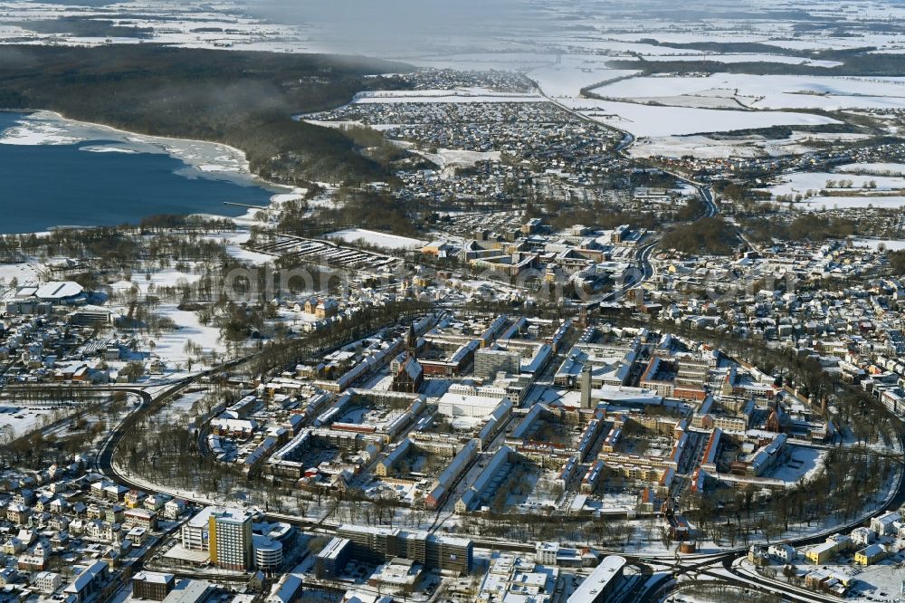 Aerial photograph Neubrandenburg - Wintry snowy old Town area and city center in Neubrandenburg in the state Mecklenburg - Western Pomerania, Germany