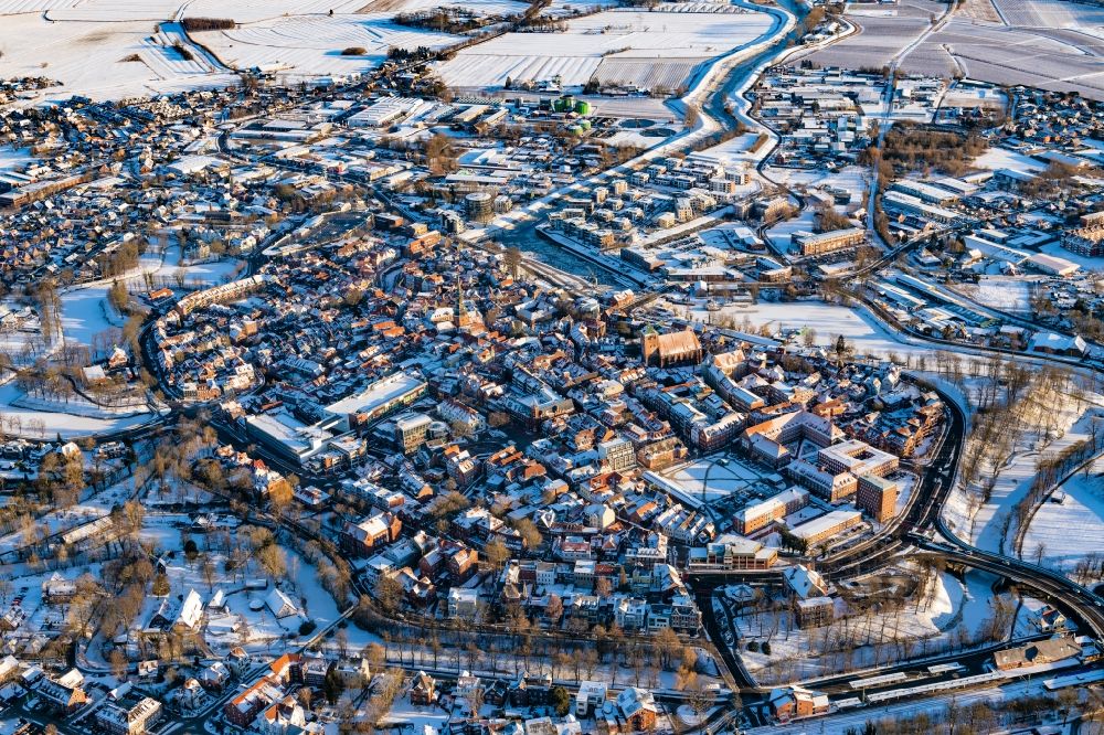 Stade from the bird's eye view: Wintry snowy old town area and inner city center in Stade in the state Lower Saxony, Germany