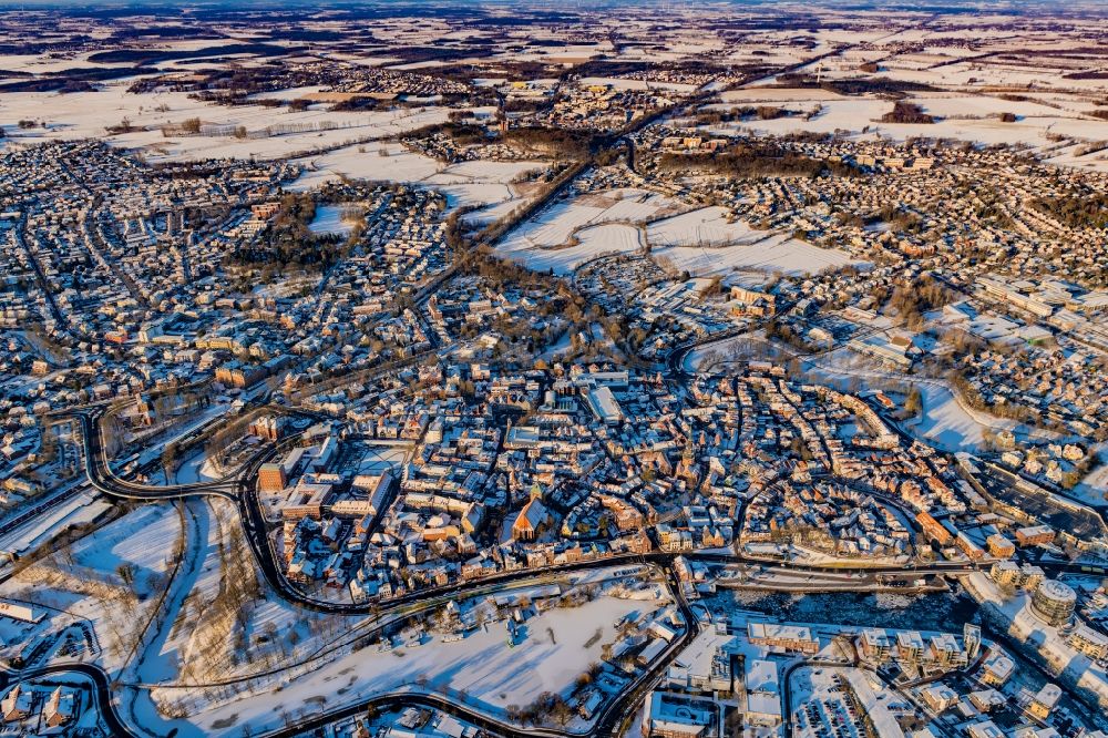 Stade from the bird's eye view: Wintry snowy old town area and inner city center in Stade in the state Lower Saxony, Germany