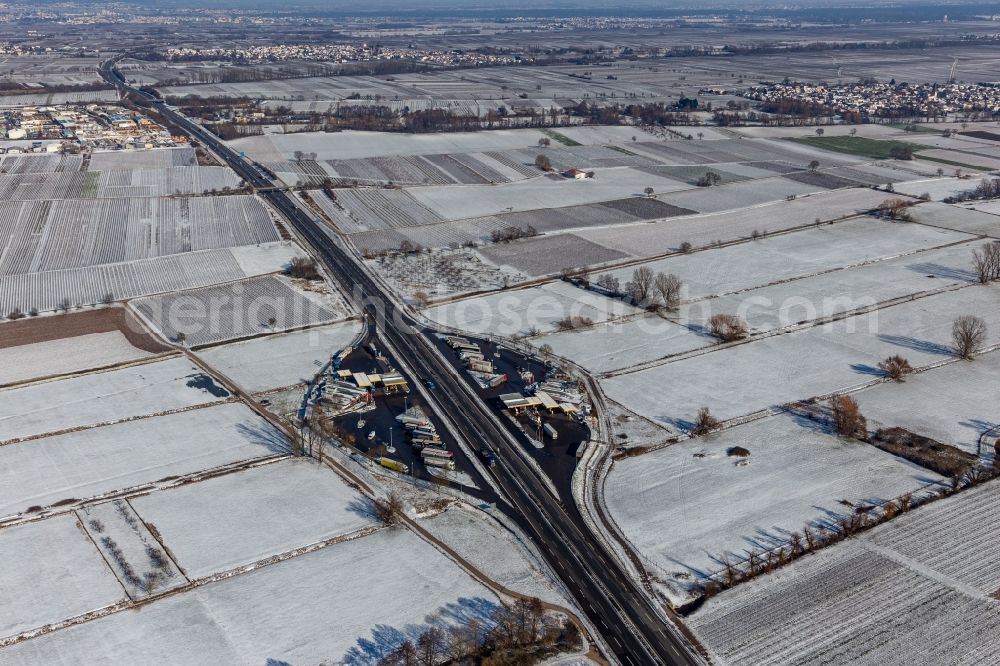 Aerial image Edesheim - Wintry snowy motorway service area on the edge of the course of BAB highway Serways Pfaelzer Weinstrasse in Edesheim in the state Rhineland-Palatinate