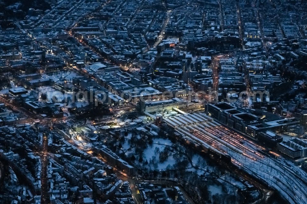 Aerial photograph Stuttgart - Wintry snowy building of the main station of the railway and construction site for the development project Stuttgart 21 in Stuttgart in the state of Baden-Wurttemberg