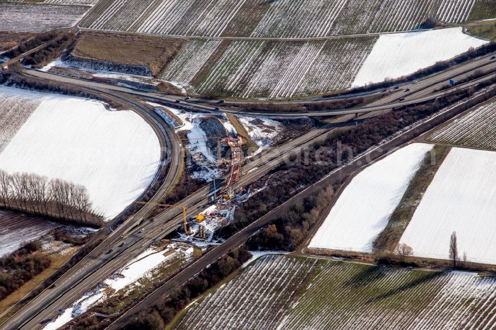 Landau in der Pfalz from the bird's eye view: Wintry snowy Routing and traffic lanes over the highway bridge in the motorway A 65 in Landau in der Pfalz in the state Rhineland-Palatinate, Germany