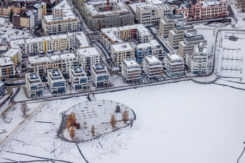 Aerial image Dortmund - Wintry snowy island of trees in a zugefrorenen Phoeniox See in the district Hoerde in Dortmund at Ruhrgebiet in the state North Rhine-Westphalia, Germany