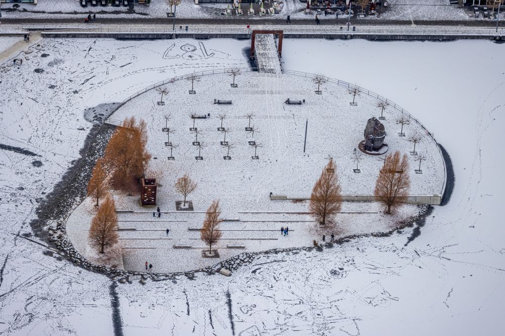 Aerial photograph Dortmund - Wintry snowy island of trees in a zugefrorenen Phoeniox See in the district Hoerde in Dortmund at Ruhrgebiet in the state North Rhine-Westphalia, Germany