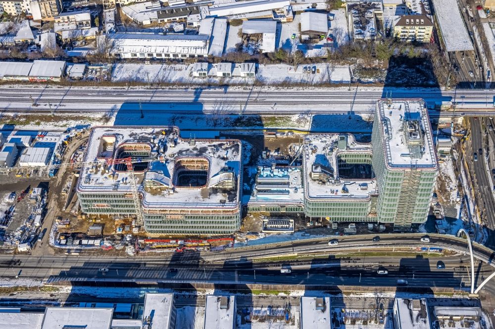 Aerial photograph Düsseldorf - Wintry snowy building site office building Mizal Offices Visions on Campus of CODIC DEVELOPMENT GMBH on Plockstrasse in Duesseldorf in the state North Rhine-Westphalia, Germany