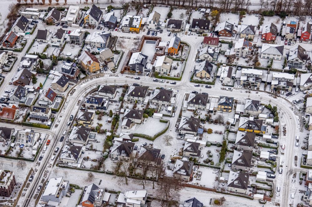 Dortmund from the bird's eye view: Wintry snowy residential area construction site of a mixed development with multi-family houses and single-family houses- New building at the Lissaboner Allee - Londoner Bogen in Dortmund at Ruhrgebiet in the state North Rhine-Westphalia, Germany