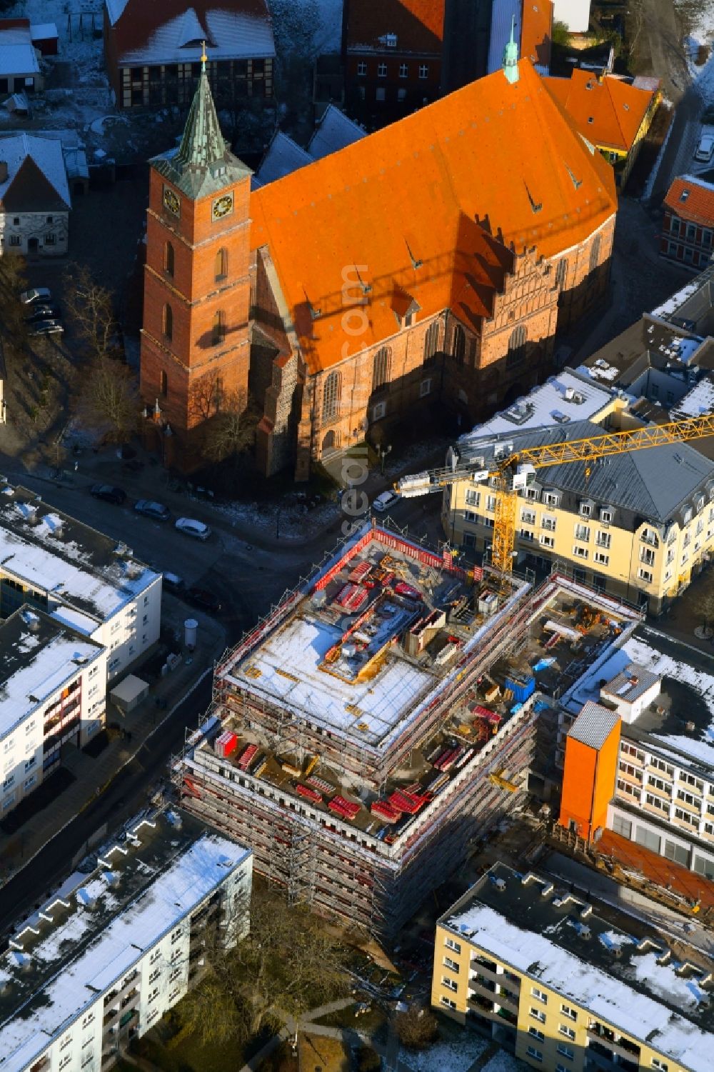 Bernau from above - Wintry snowy construction site of Town Hall building of the city administration Gruenstrasse corner Buergermeisterstrasse in Bernau in the state Brandenburg, Germany