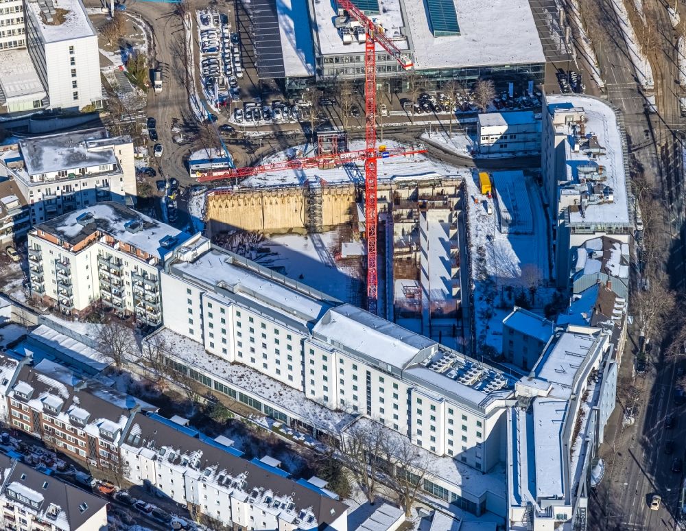Aerial photograph Düsseldorf - Wintry snowy construction site for new high-rise building complex of UpperNord Tower on Mercedesstrasse in the district Duesseltal in Duesseldorf in the state North Rhine-Westphalia, Germany