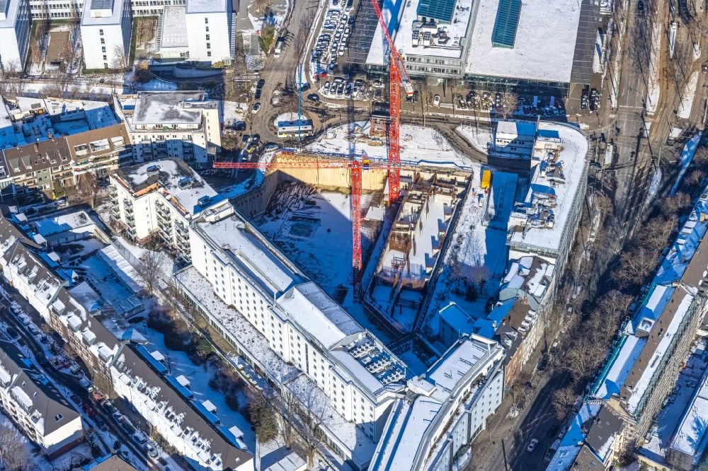 Düsseldorf from the bird's eye view: Wintry snowy construction site for new high-rise building complex of UpperNord Tower on Mercedesstrasse in the district Duesseltal in Duesseldorf in the state North Rhine-Westphalia, Germany