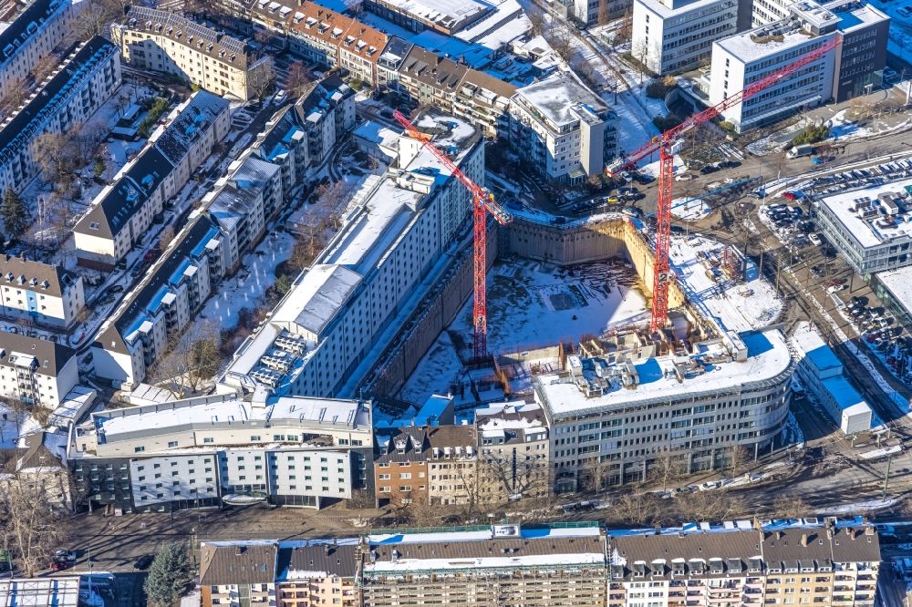 Aerial image Düsseldorf - Wintry snowy construction site for new high-rise building complex of UpperNord Tower on Mercedesstrasse in the district Duesseltal in Duesseldorf in the state North Rhine-Westphalia, Germany