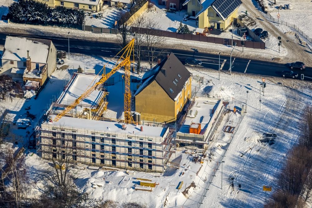 Unna from the bird's eye view: Wintry snowy construction site for the new building on Kamener Strasse corner Hallohweg in Unna at Ruhrgebiet in the state North Rhine-Westphalia, Germany