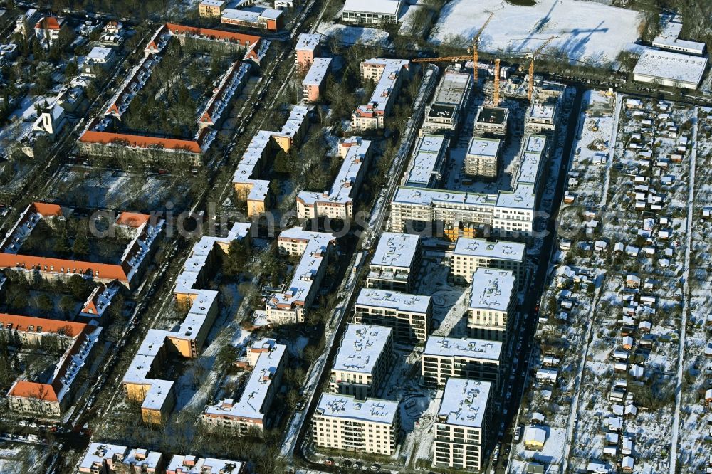 Berlin from the bird's eye view: Wintry snowy construction site to build a new multi-family residential complex Maximilians Quartier on Forckenbeckstrasse in the district Wilmersdorf - Schmargendorf in Berlin, Germany