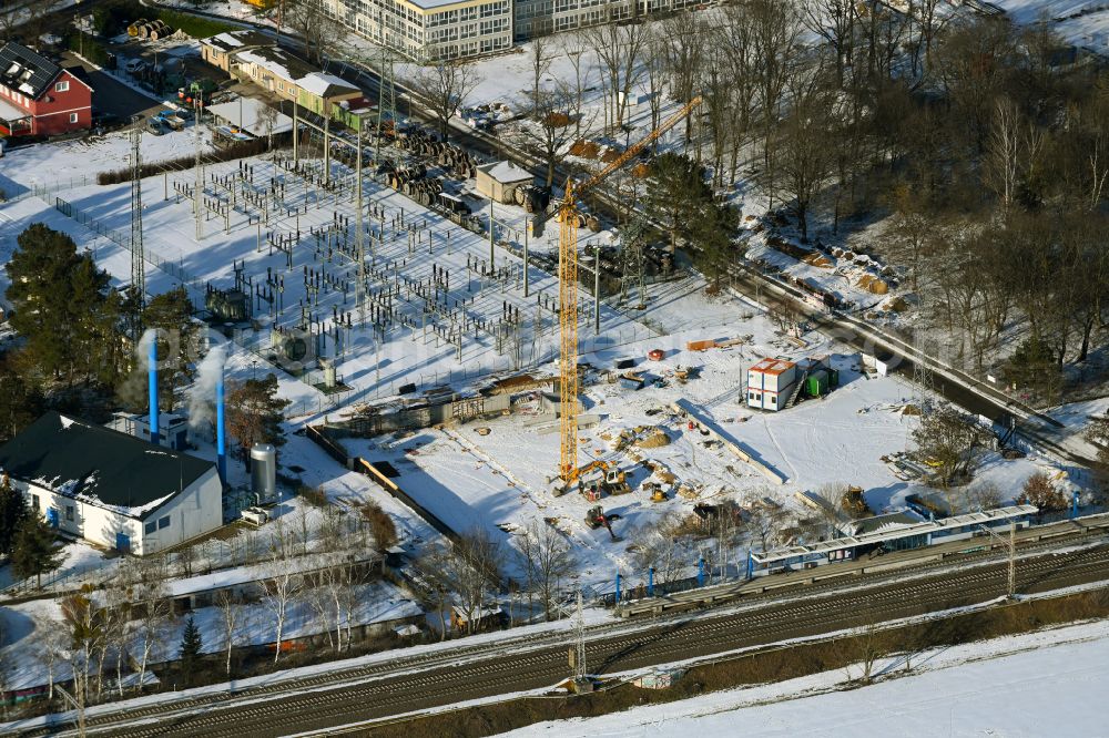 Bernau from above - Wintry snowy Construction site for the new parking garage bevore train station on Lenastrasse on street Angarastrasse in the district Friedenstal in Bernau in the state Brandenburg, Germany