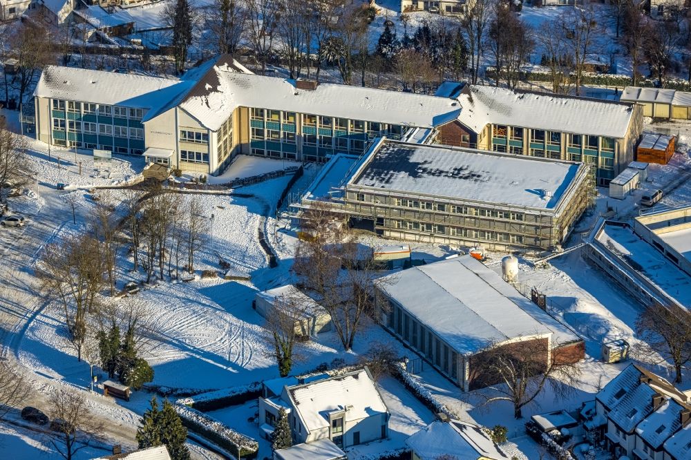 Aerial photograph Werl - Wintry snowy new construction site of the school building on Walburgisschule on street Paul-Gerhardt-Strasse in Werl at Ruhrgebiet in the state North Rhine-Westphalia, Germany