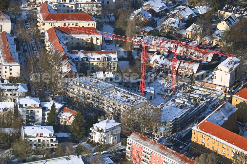 Berlin from the bird's eye view: Wintry snowy construction site for the multi-family residential building COe Berlin on street Annenallee - Haemmerlingstrasse in the district Koepenick in Berlin, Germany