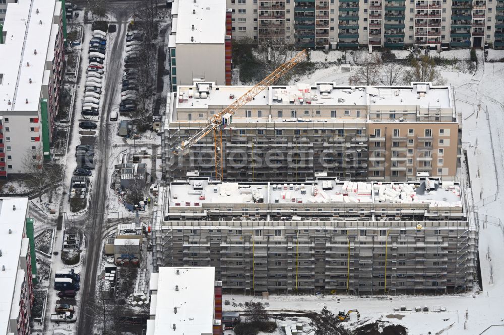 Berlin from above - Wintry snowy construction site for the multi-family residential building on street Bodo-Uhse-Strasse in the district Hellersdorf in Berlin, Germany