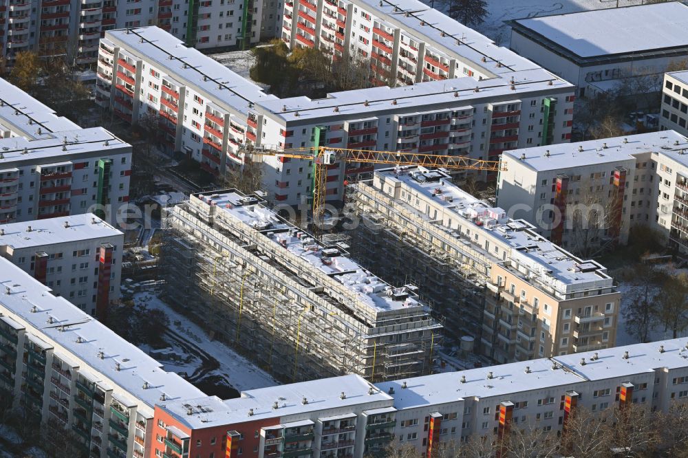 Berlin from the bird's eye view: Wintry snowy construction site for the multi-family residential building on street Bodo-Uhse-Strasse in the district Hellersdorf in Berlin, Germany