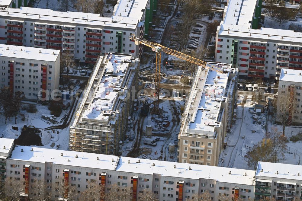 Aerial photograph Berlin - Wintry snowy construction site for the multi-family residential building on street Bodo-Uhse-Strasse in the district Hellersdorf in Berlin, Germany