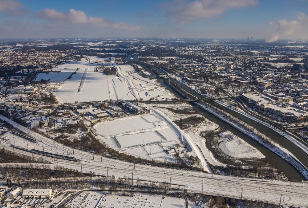 Hamm from the bird's eye view: Wintry snowy building site for the construction and layout of a new park with paths and green areas of Erlebnisraum Lippeaue along the Lippe in Hamm at Ruhrgebiet in the state North Rhine-Westphalia, Germany