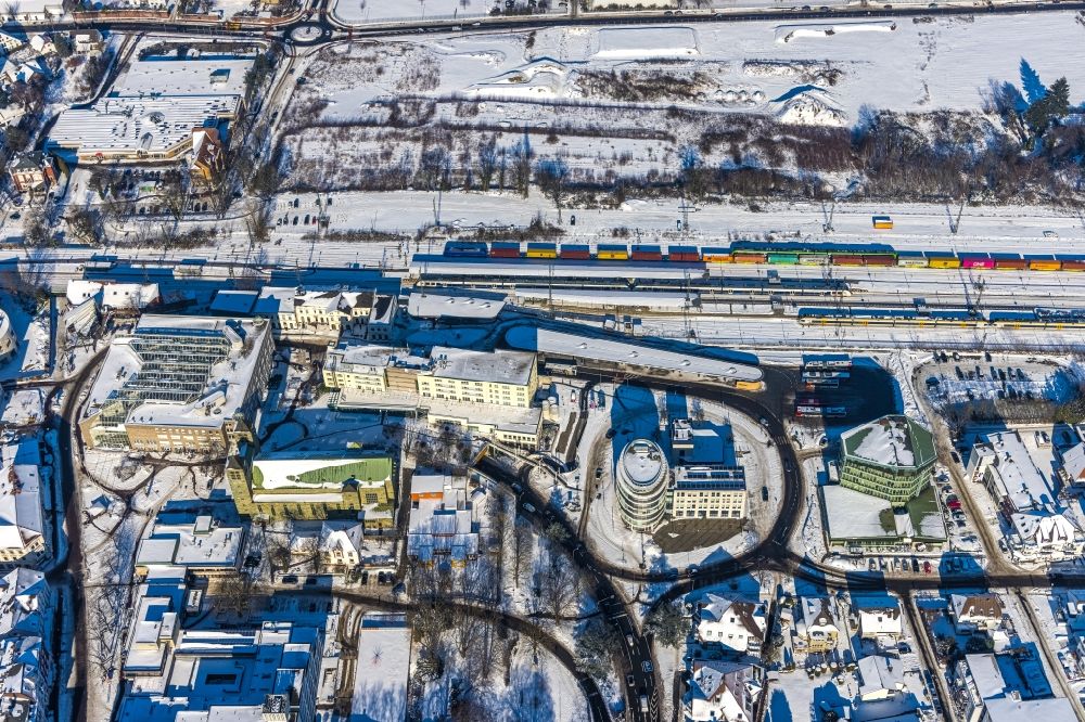 Unna from the bird's eye view: Wintry snowy office building - Ensemble at the main railway station of the Deutsche Bahn in Unna at Ruhrgebiet in the state North Rhine-Westphalia, Germany