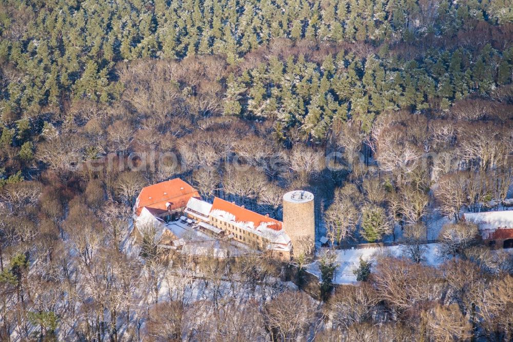 Aerial image Rabenstein/Fläming - Wintry snowy Castle of Schloss in the district Raben in Rabenstein/Flaeming in the state Brandenburg, Germany